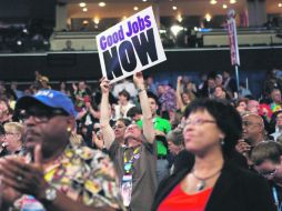 Un asistente al segundo día de la convención demócrata en Charlotte, Carolina del Norte, pide “trabajos buenos”. AFP  /