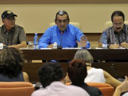 Miembros de las FARC, anunciaron en conferencia de prensa acuerdos para iniciar los diálogos de paz. NTX  /