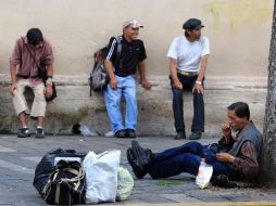 Millones de migrantes en EU no puden obtener un empleo ni una vivienda que les permita vivir de forma segura. ARCHIVO  /