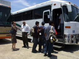 Después de ser trasladados en avión a la Ciudad de México, los indocumentados tendrán un boleto de autobús a su destino final. ARCHIVO  /