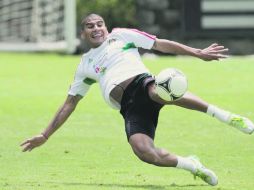 El zaguero Carlos Salcido ha anotado dos tantos en la eliminatoria, la mayor cantidad de un jugador mexicano en esta fase. MEXSPORT  /