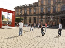 El desempleo es otro factor que podría motivar que los jóvenes busquen oportunidades en otros lugares. ARCHIVO  /