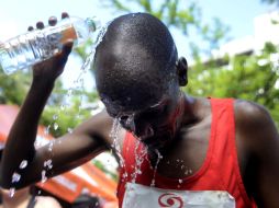 Philip Metto es uno de los maratonistas que busca la nacionalidad mexicana. El fin de semana ganó el Maraton en Medellín, Colombia. EFE  /