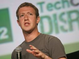 Mark Zuckerberg descartó que la compañía planee lanzar un dispositivo móvil propio. AFP  /