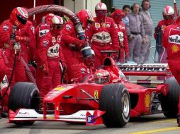 Los llamativos sobretodos u overoles, son, sobre todo, protectores. ARCHIVO  /