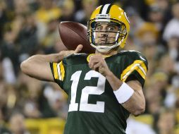 El liderazgo del mariscal de campo Aaron Rodgers, quien superó una lesión de codo derecho, se impuso en el duelo a Jay Cutle. EFE  /