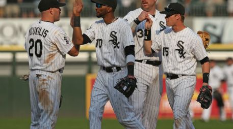 Jugadores de los Medias Blancas de Chicago celebra la victoria sobre los Tigres de Detroit. AFP  /
