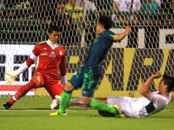 Melitón Hernández (izq) seguirá defendiendo la portería del Léon con apoyo de su técnico. MEXSPORT  /