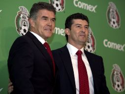 Jose Manuel de la Torre (der.) espera saber la sede del juego eliminatoria ante Guyana. MEXSPORT  /