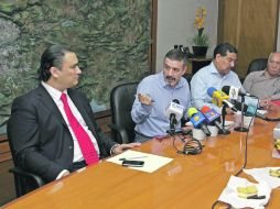 El esfuerzo de ayer pretende garantizar un cobro mínimo a quienes menos agua consumen y que quienes más gastan paguen más de verdad.  /