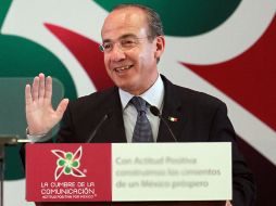 El Presidente Felipe Calderón realizó una visita al telescopio ubicado en la sierra de Puebla. ARCHIVO  /