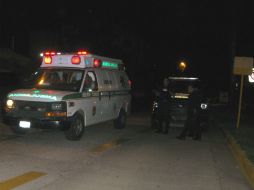 Para auxiliar al agente, personal de la Cruz Verde Las Águilas acudió al lugar. ESPECIAL  /