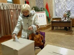 El 66 por ciento de los electores inscritos en las listas participó en la votación. EFE  /