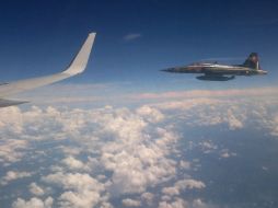 Un caza F-5 de la Fuerza Aérea Mexicana escolta al avión presidencial. NTX  /