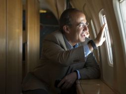 Calderón saluda a los pilotos de los cazas F5 que acompañaron el avión presidencial. NTX  /