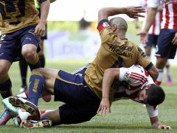 Acción del partido entre Chivas y Pumas, previo al duelo porras de ambos equipos tuvieron un enfrentamiento, hay 71 detenidos. MEXSPORT  /