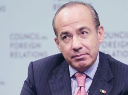 Para Calderón, el gobierno que encabezará Peña Nieto tiene dos opciones: continuar con su estrategia o ''echarse para atrás''. AP  /