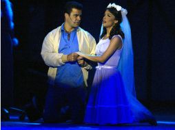 En 2004 Bibi Gaytan y Eduardo Capetillo protagonizaron el músical. ARCHIVO  /