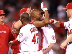 El guardabosques Torii Hunter celebra la victoria con sus compañeros. AFP  /