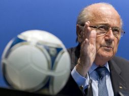 En conferencia, Joseph Blatter, presidente de la FIFA, asegura que los horarios fueron escogidos con base en criterios objetivos. EFE  /