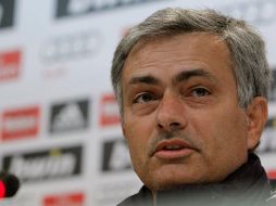 El entrenador del Real Madrid, José Mourinho, durante la rueda de prensa tras el entrenamiento del conjunto en Valdebebas. EFE  /