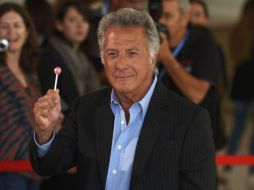 El actor sostiene una paleta durante una sesión fotográfica durante la última jornada Festival de Cine de San Sebastián. REUTERS  /