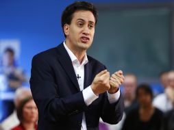 El líder del Partido Laborista, Ed Miliband, admitió que no puede prometer que revertirá los recortes presupuestales. REUTERS  /