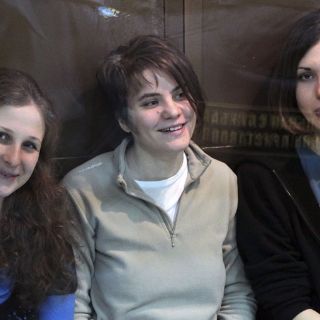 Integrante de ''Pussy Riot'' que declinó a sus defensores fue presionada