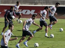 Los jugadores del Valencia durante una sesión de entrenamiento en su club. AFP  /