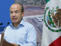 Felipe Calderón dio el banderazo para la aplicación de un millón de vacunas contra el Virus del Papiloma Humano. ARCHIVO  /