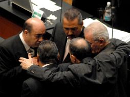 Jesus Murillo Karam (izq) es uno de los funcionarios que asistirá a los eventos programados en España. ARCHIVO  /