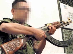 Tras el enfrentamiento se decomisó la camioneta y tres fusiles AK- 47. ARCHIVO  /