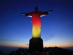 La estatua del Cristo Redentor, ícono de Río de Janeiro y de Brasil porta los colores de la bandera germana. REUTERS  /