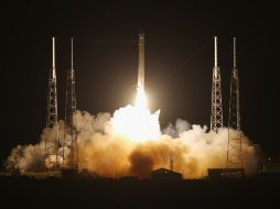 Dragon partió hoy en su primera misión oficial, después de la que hizo de prueba con éxito en mayo pasado. AFP  /