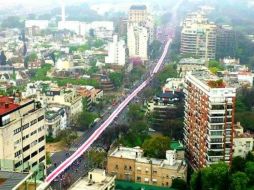 Imagen aérea de la bandera vista desde un edificio de Buenos Aires. @RiverTeamo_. ESPECIAL  /