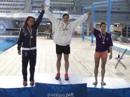 Dolores Hernández (c) espera tener una buena participación en el Mundial de Clavados y colgarse una medalla. ARCHVO  /