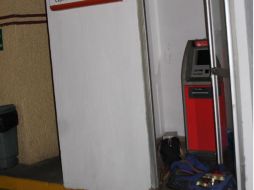 En el cajero automático fue encontrada una mochila con herramienta. ESPECIAL  /