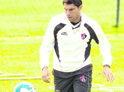 El defensa argentino Leandro Cufré descartó inconvenientes con el nuevo timonel de los Rojinegros, Tomás Boy. STRAFFON IMAGES  /