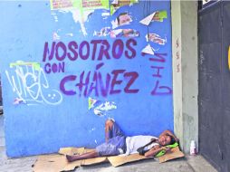 Una de las paradojas venezolanas es que siendo un país rico en petróleo, tiene una pobreza de 27% al cierre de 2011. AP  /