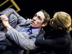 El actor español Luis Carlos de La Lombana como Florentino Ariza y la actriz puertorriqueña Silivia Sierra como Tránsito Ariza. EFE  /