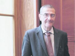 El francés Serge Haroche se mostró complacido al saberse ganador del reconocimiento internacional. AP  /