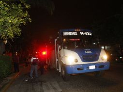 Sobre el camión, elementos de la Policía tapatía encontraron un casquillo del calibre 9 milímetros, como evidencia del homicidio.  /