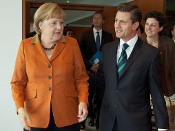 La canciller de Alemania, Angela Merkel, recibiendo al presidente electo de México, Enrique Peña Nieto. EFE  /