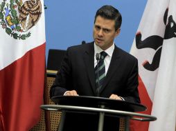 Enrique Peña Nieto, durante una rueda de prensa celebrada en el ayuntamiento de Berlín. EFE  /