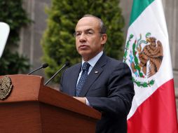 El Presidente Felipe Calderón se tomó unos minutos para pasear por Santa Rosalía. ARCHIVO  /