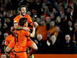 Rafael Van der Vaart celebra en la victoria de Holnada sobre Andorra. AFP  /