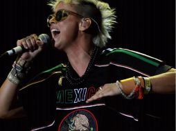 Cat Power salió al escenario ataviada con un poncho muy mexicano. NTX  /