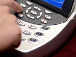 El traductor Lexifone funciona desde cualquier teléfono, sin necesidad de conectarse a internet, o instalar algún programa. ARCHIVO  /