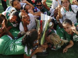 El equipo femenil azteca conquistó la victoria con un 6-2 ante Brasil. AP  /