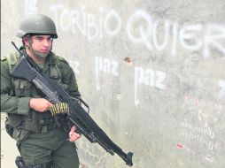 Cincuenta años de intranquilidad han cansado a los colombianos que, como en este grafiti, muestran su exigencia de paz.REUTERS  /